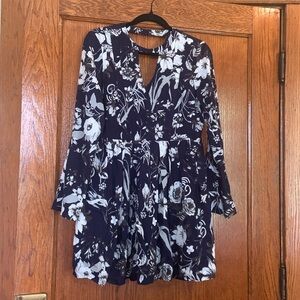 Dress no tags. Lined. Floral. Slight bell at arms. Nice details.